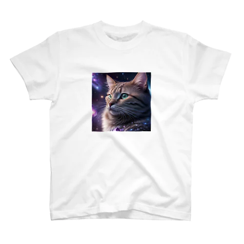 「星の囁き - 宇宙への猫の眺め」 Regular Fit T-Shirt