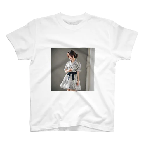 物思いにふける女の子 スタンダードTシャツ