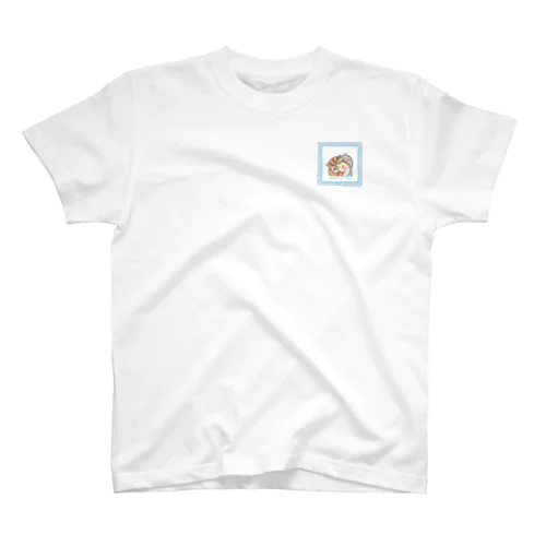 悲しいややおを励ますりすたん Regular Fit T-Shirt