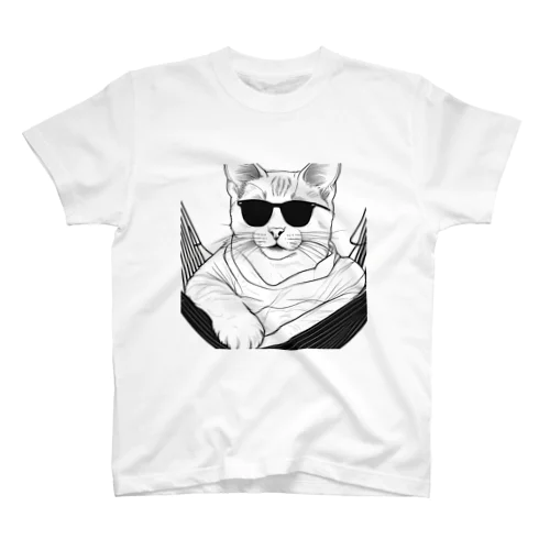 サングラスをかけてハンモックでくつろいでいる猫 Regular Fit T-Shirt