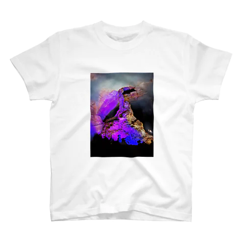 紫の洞窟 Regular Fit T-Shirt