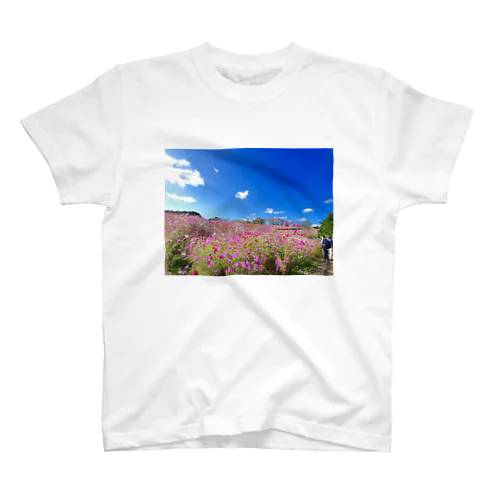 コスモス畑が広がる風景が絶景 Regular Fit T-Shirt