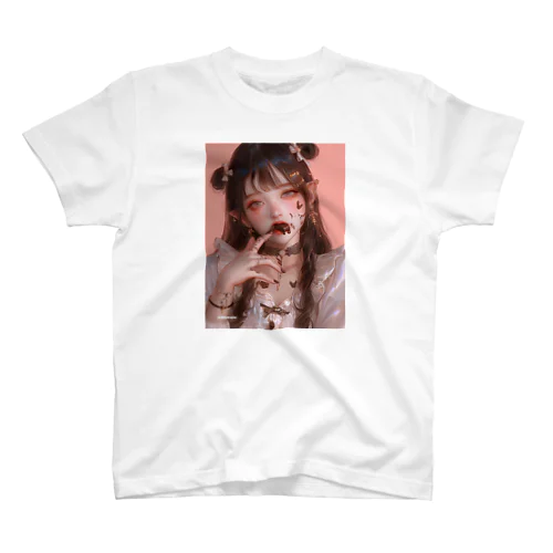 チョコを咥えるエルフ美女 Regular Fit T-Shirt