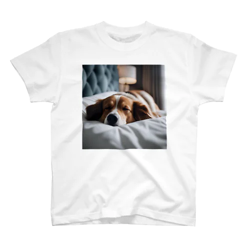 寝てる犬 Regular Fit T-Shirt