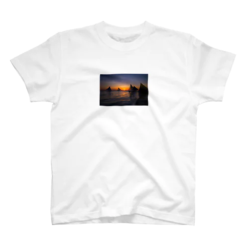 フィリピンボラカイ島夕陽ヨット海 スタンダードTシャツ