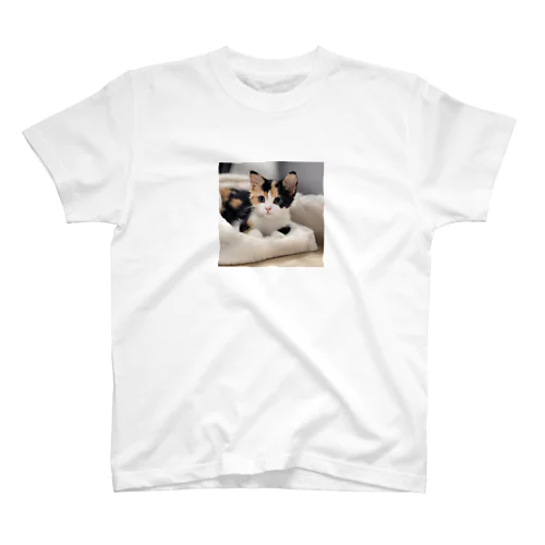 愛らしい子猫ちゃん Regular Fit T-Shirt