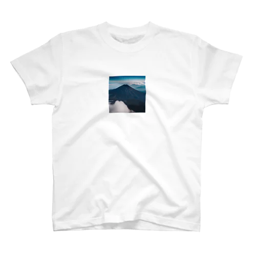 グアテマラのチチカステナンゴ火山 スタンダードTシャツ