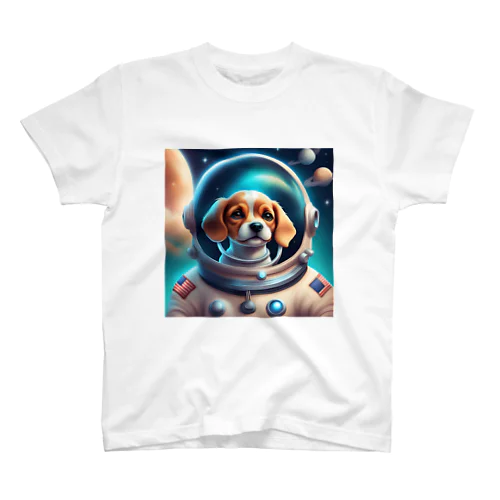 宇宙で活躍するかわいい犬の宇宙飛行士 Regular Fit T-Shirt