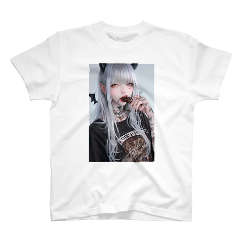 チョコを咥える悪魔美女 Regular Fit T-Shirt