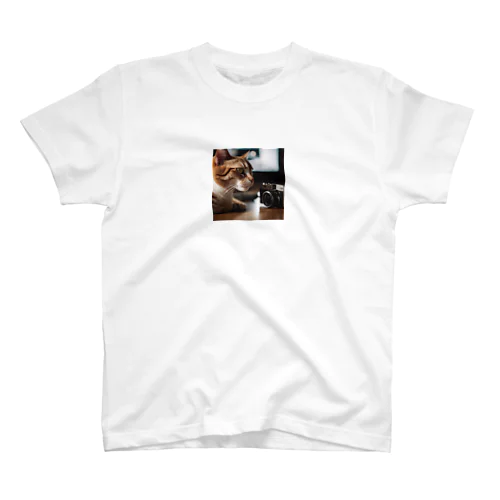 猫ちゃん　v8 Regular Fit T-Shirt