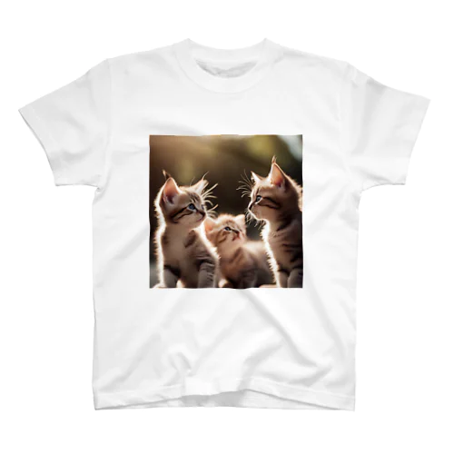 昼下がりの子猫たち Regular Fit T-Shirt