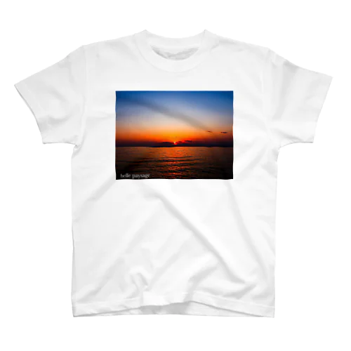 belle paysage 江ノ島海岸の夕陽 Regular Fit T-Shirt