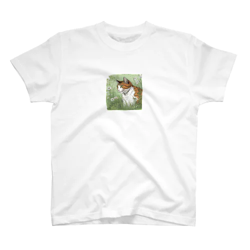 草の中の猫 Regular Fit T-Shirt