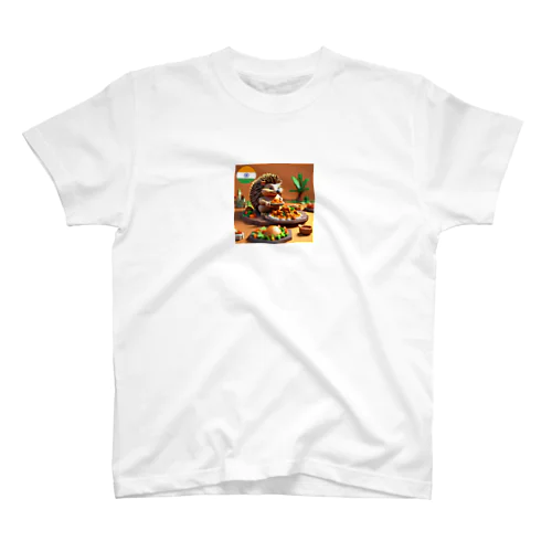 インドでチキンティッカマサラを食べているハリネズミ Regular Fit T-Shirt