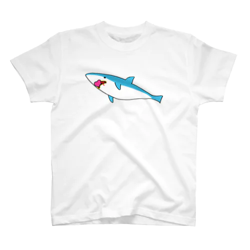 ハートを食べるサメ スタンダードTシャツ