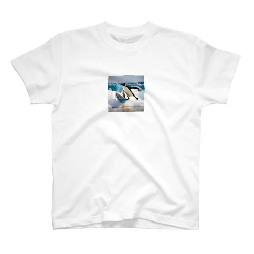 サーフィンするペンギン Regular Fit T-Shirt