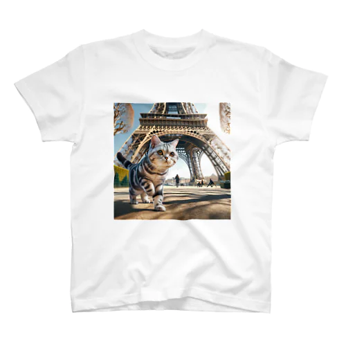 猫のパリ散歩 Regular Fit T-Shirt
