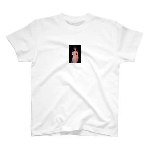 Schwarzhaarige real sexdoll Regular Fit T-Shirt