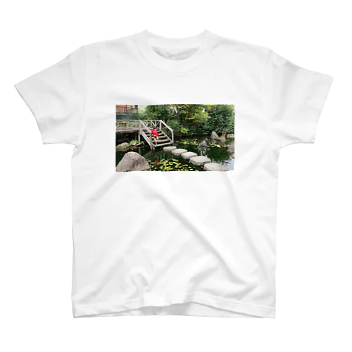 池のある風景 スタンダードTシャツ