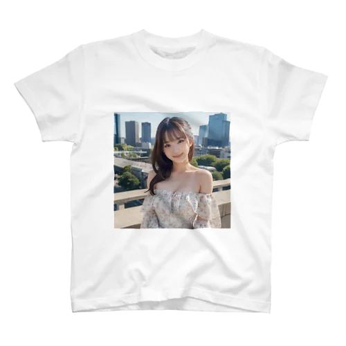 千年に一人の美少女 in 都会 Regular Fit T-Shirt