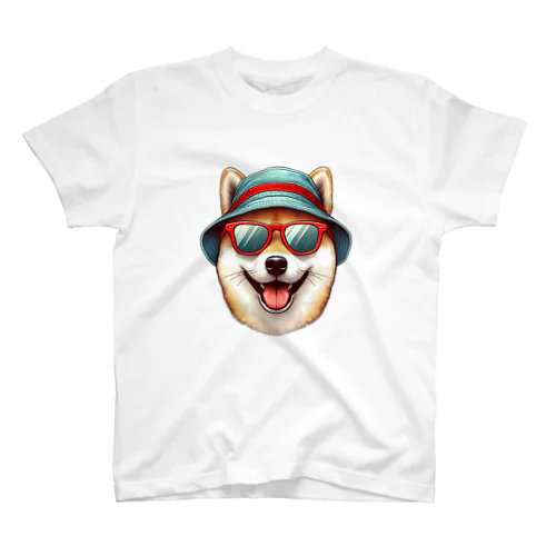 カラフルなバケハをかぶった柴犬 Regular Fit T-Shirt