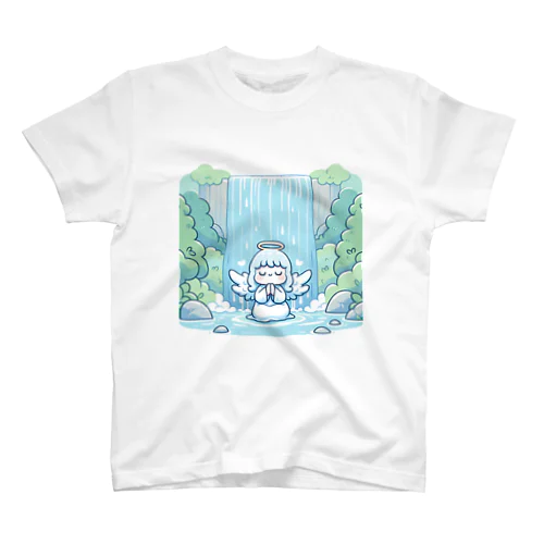 滝にうたれる天使ちゃん Regular Fit T-Shirt