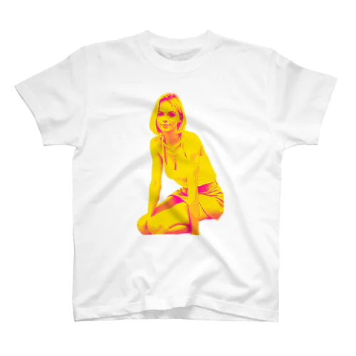 the ideal girlfriend 01. Regular Fit T-Shirt