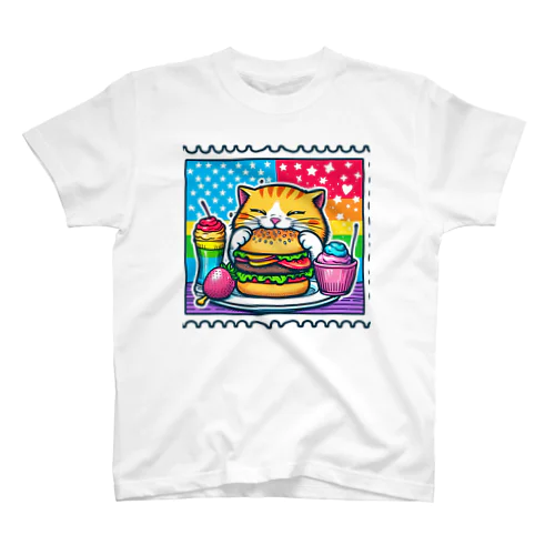 若者ウケを狙ったハンバーガーを食べる猫 Regular Fit T-Shirt