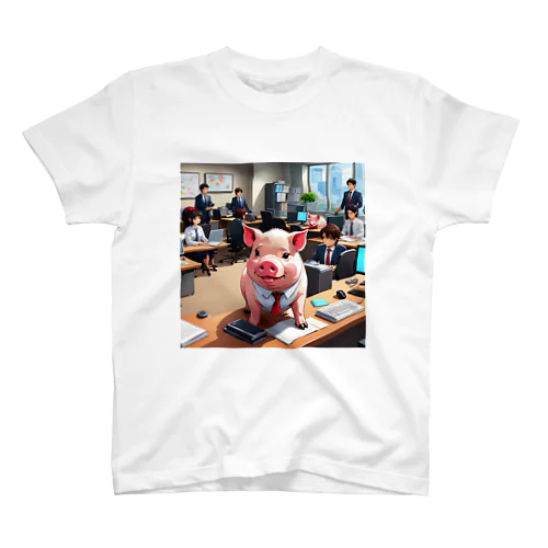 会社の組織改革を行うミニブタ Regular Fit T-Shirt