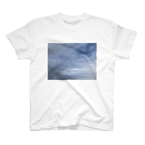 4月16日　吹き荒れる風と雲 Regular Fit T-Shirt