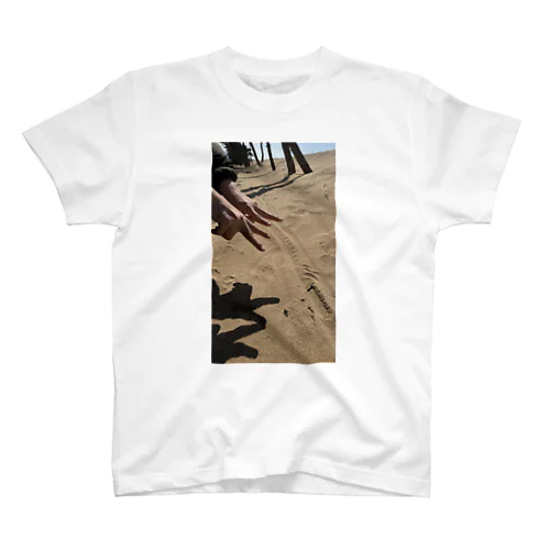 浜辺散歩で仲良しピース✌️ Regular Fit T-Shirt