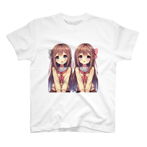 愛らしい可愛い双子の姉妹 Regular Fit T-Shirt