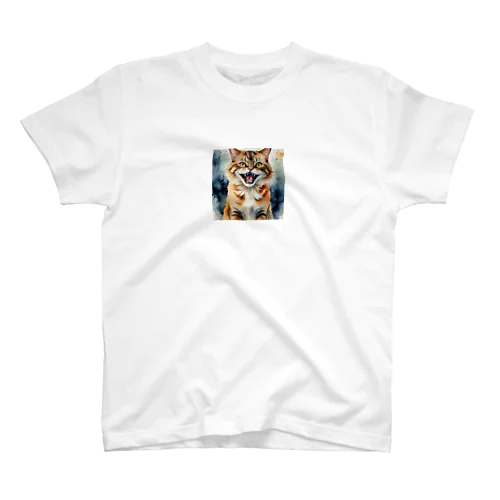 怒った猫の表情が鮮やかに描かれた水彩画 Regular Fit T-Shirt
