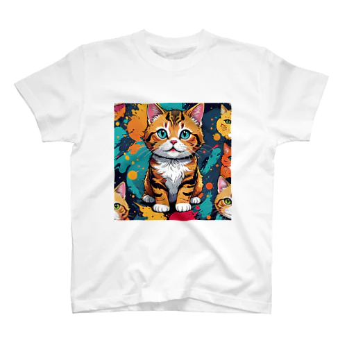 見つめるトラ猫 スタンダードTシャツ