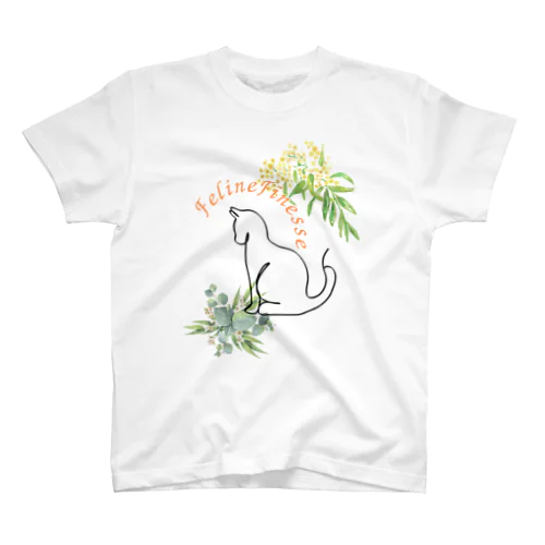 花を見つめる猫 スタンダードTシャツ