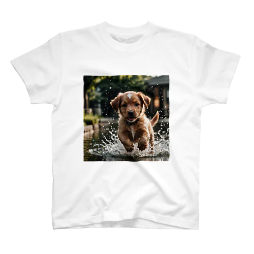 水遊び楽しむ子犬くん スタンダードTシャツ