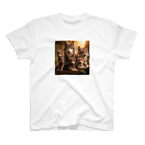 オオカミの家族 Regular Fit T-Shirt