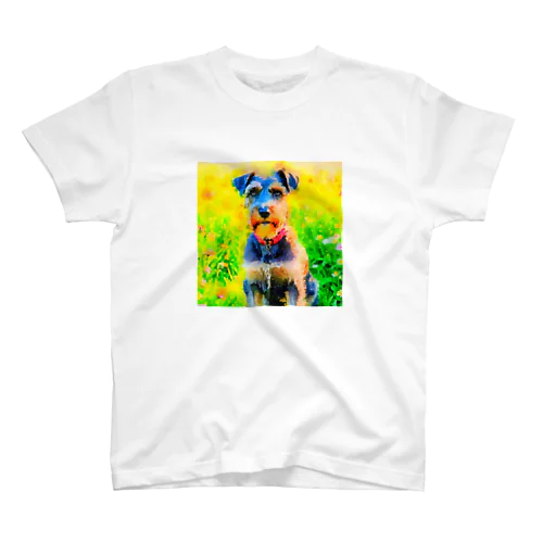 水彩画の犬 花畑のシュナウザーのイラスト Regular Fit T-Shirt