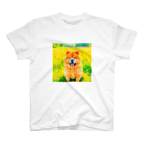 水彩画の犬 花畑のチャウチャウのイラスト Regular Fit T-Shirt