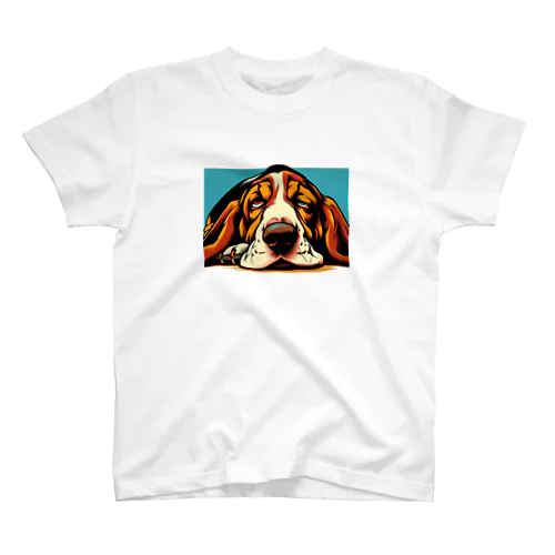 耳タレ犬は見ているよ Regular Fit T-Shirt