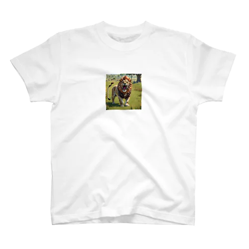 ライオンの威風堂々とした姿が迫力満点！ Regular Fit T-Shirt