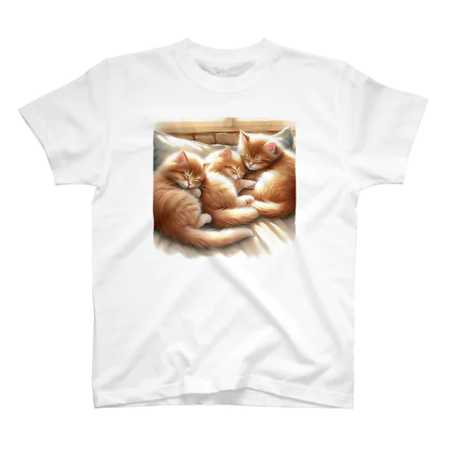 ほっこり子猫の寝姿シリーズ Regular Fit T-Shirt