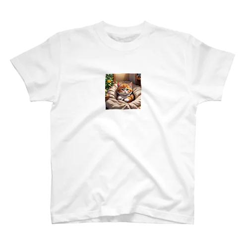 くつろぐ子猫 スタンダードTシャツ