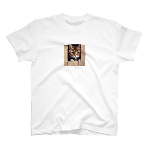 物陰から観察するかわいい猫 スタンダードTシャツ