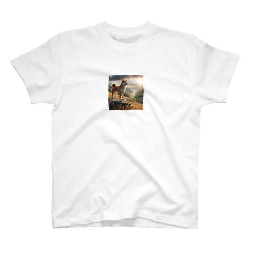 夕日の中で佇む柴犬 Regular Fit T-Shirt