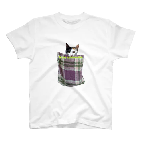 A cat accompanies～猫と一緒に旅をする。 スタンダードTシャツ