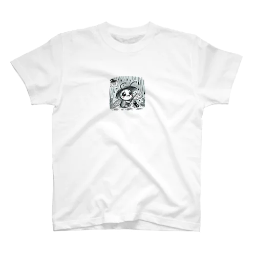 梅雨を楽しむホタル Regular Fit T-Shirt