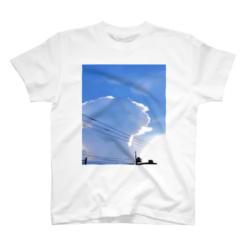 夏の青い空と雲 Regular Fit T-Shirt