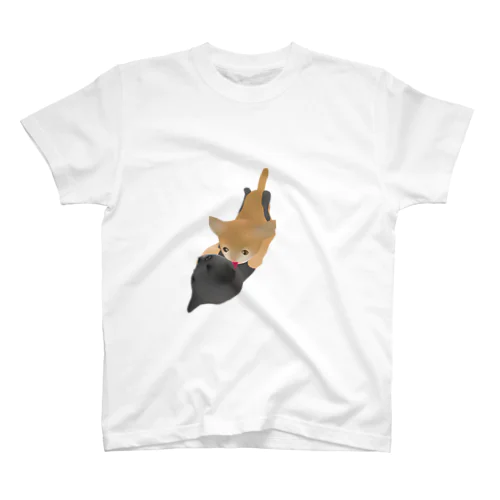 毛づくろいする猫 スタンダードTシャツ