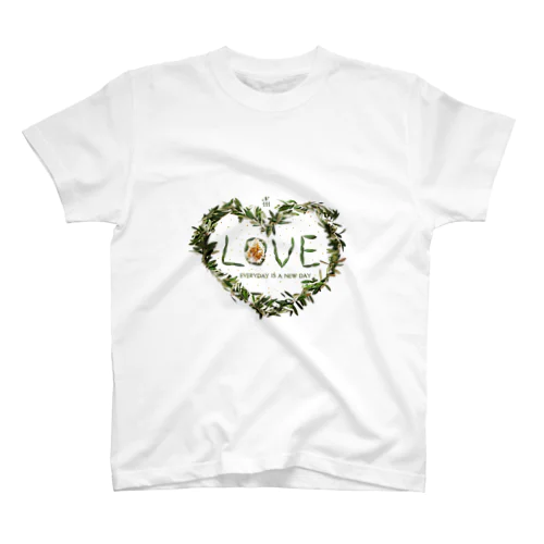 LOVE IS THERE   Oliveの木 スタンダードTシャツ